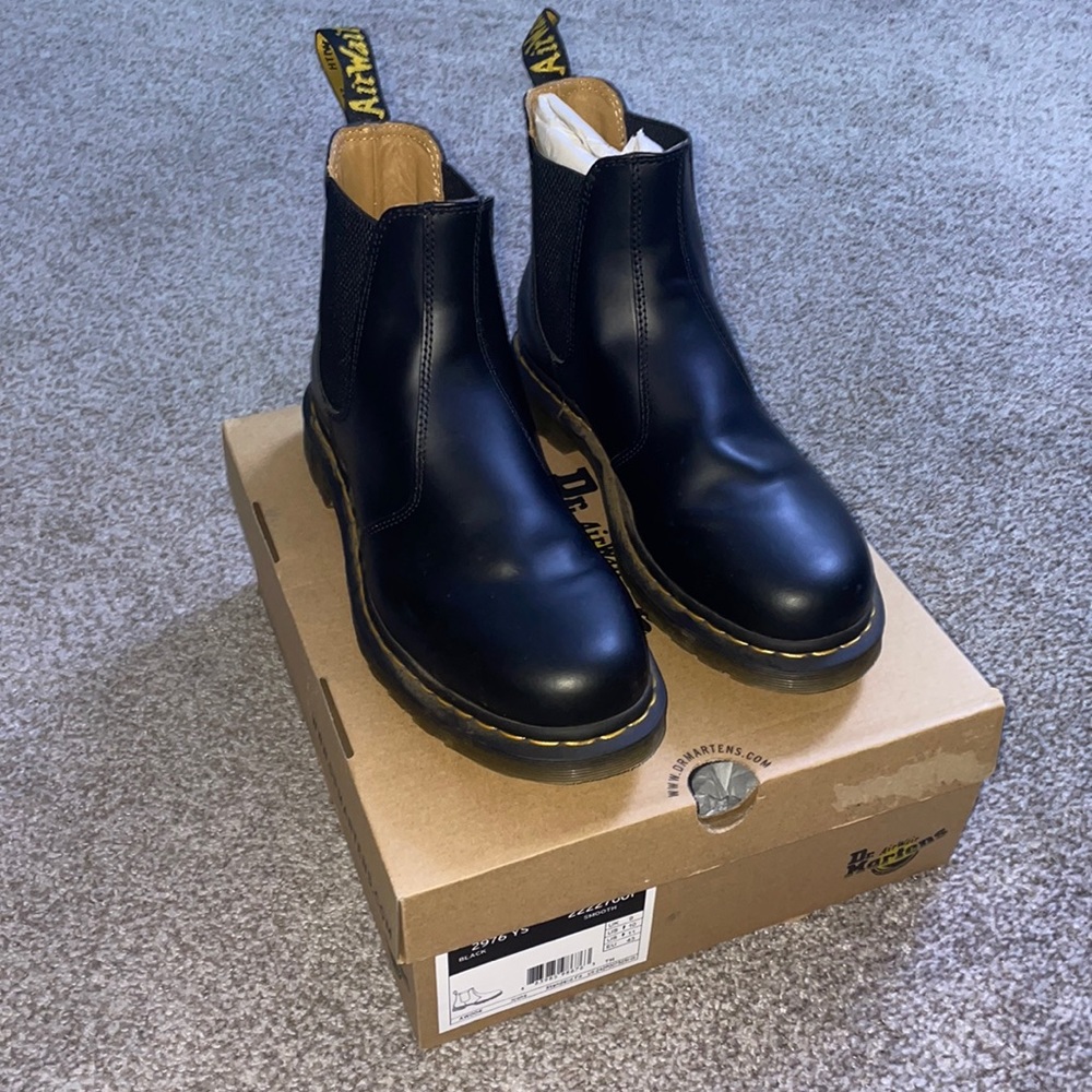 2976 YELLOW STITCH SMOOTH LEATHER CHELSEA BOOTS Black